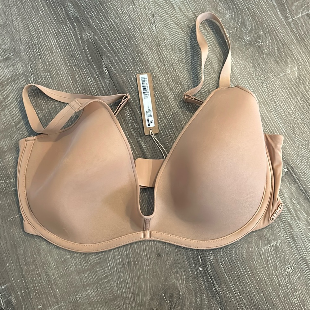 Skims Weightless Scoop Bra
